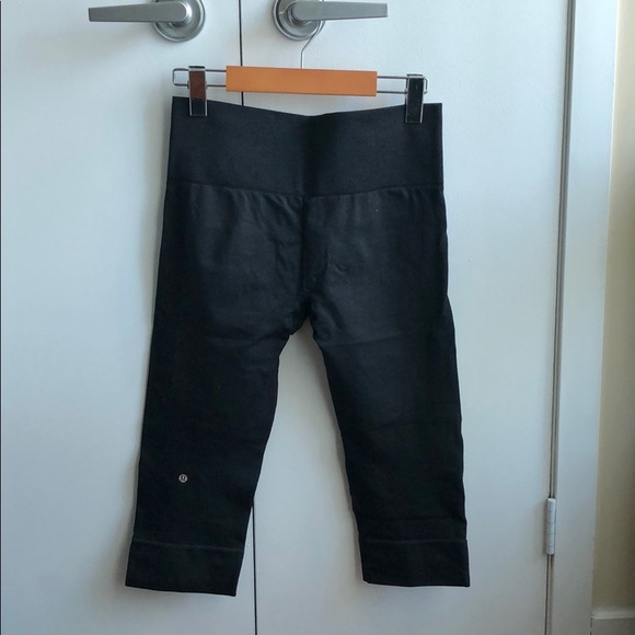 Lululemon compression capris size 6 - Picture 1 of 2